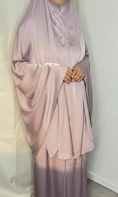 Tenue de prière malaisienne nude